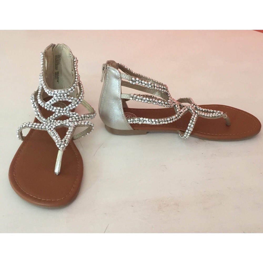 🌴 SO Girls Silver Jeweled Strappy Sandals Size 5